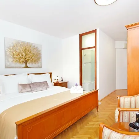 Avantgarde Suites * سبليت